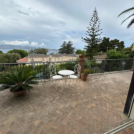 Santatrada23 וילה