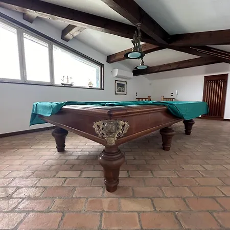 Santatrada23 וילה